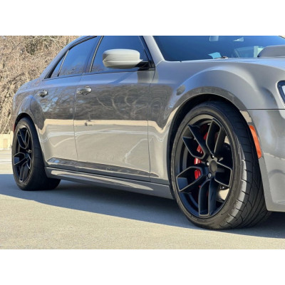 Накладки на пороги Chrysler 300 (2012-2023) srt style