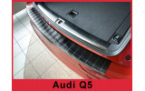 Накладка на бампер із загином та ребрами Audi Q5 чорна (графіт)