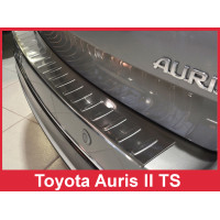Накладка на бампер із загином Toyota Auris Touring Sports