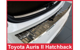 Накладка на бампер із загином та ребрами Toyota Auris II hatchback Facelifting