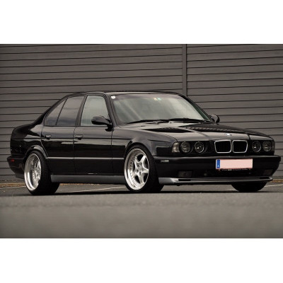 Накладки на пороги BMW E34 у стилі М5