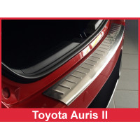 Накладка на бампер із загином Toyota Auris II