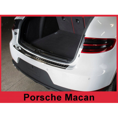 Накладка на бампер із загином та ребрами Porsche Macan чорна (графіт)