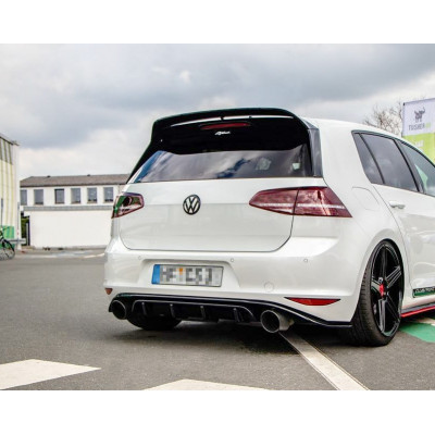 Центральна задня накладка бампера Volkswagen Golf 7 GTI Clubsport