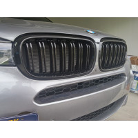 Грати (ніздрі) BMW X5 F15 / X6 F16 М-стиль чорна глянсова